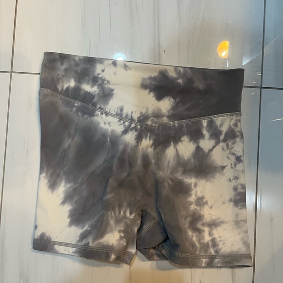 Balance Athletica Cloud Tie Die Shorts Size Small - Picture 3 of 4